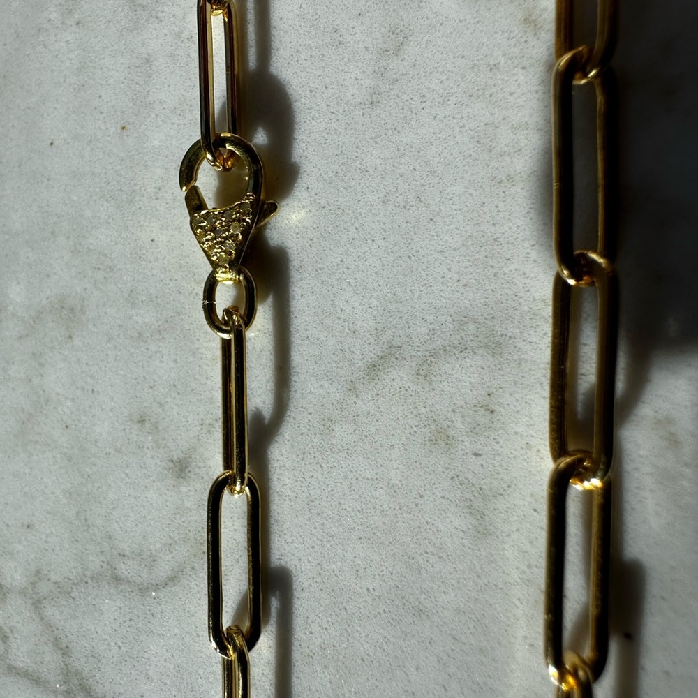 Gold plated paper clip necklace with pave diamonds on clasp - Picture 2 of 3